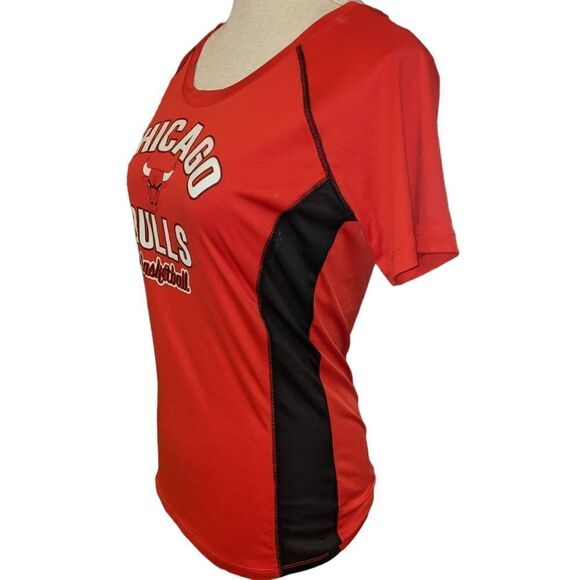 🤩 NBA Chicago Bulls top size medium🤩 2 for $20‎ - Picture 2 of 7